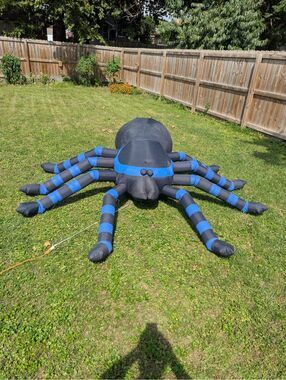 8 Foot Jumbo Spider Halloween Airblown Inflatable Indoor & Outdoor Gemmy